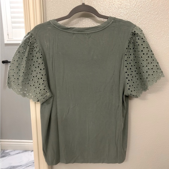 Design History Muni Eyelet Flutter Sleeve Knit Top -NWT - Picture 4 of 8